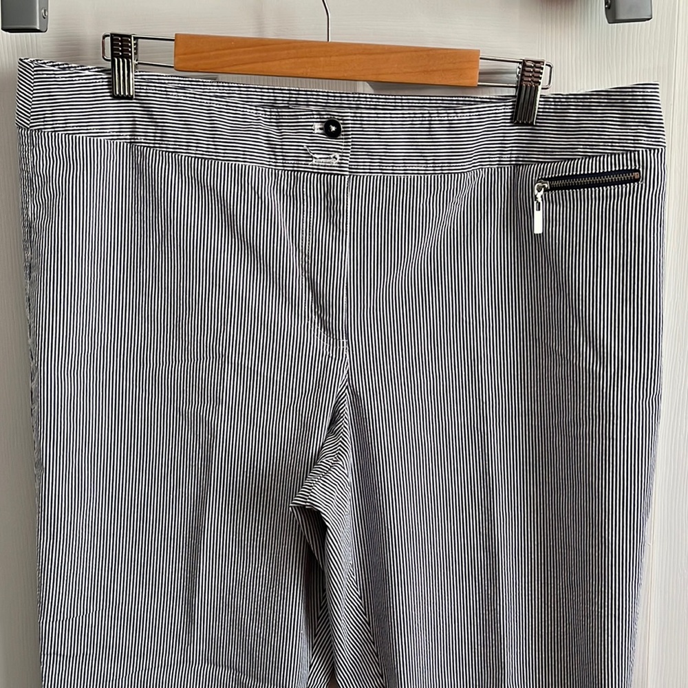 Jones New York Blue Pinstripe Capris